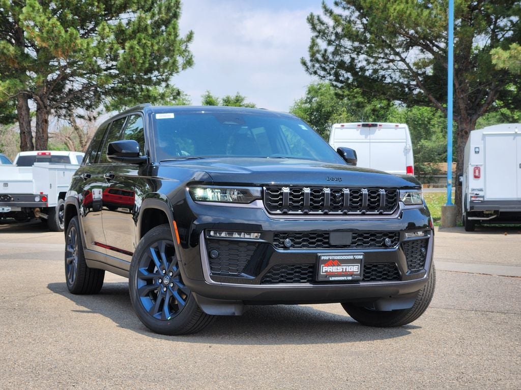 2026 Jeep Grand Cherokee GRAND CHEROKEE 85TH ANNIVERSARY EDITION 4X4 in Diamond Black Crystal Pearl-Coat Exterior Paint — front...
